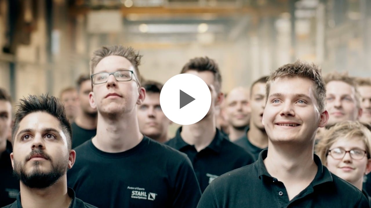 VISUELL Blogbeitrag: Kinospot „Hebelos“ – ein Werbespot von STAHL CraneSystems.